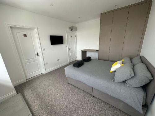 a bedroom with a bed with a pillow on it at Sunny Modern, 1 Bed Flat, 15 Mins Away From Central London in Hendon