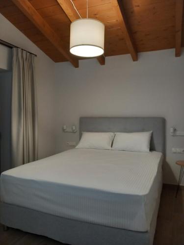 Una cama o camas en una habitación de BELLΙSIMO3