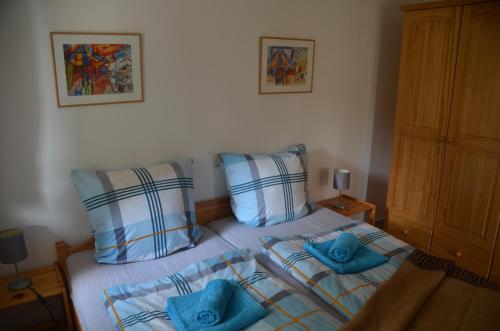 a bedroom with two beds with blue towels on them at Ferienwohnung Sonnenblume in Hohegeiß