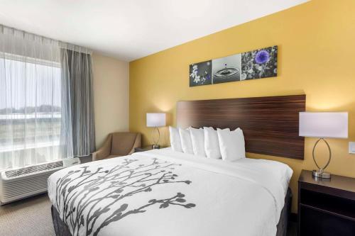 Ένα ή περισσότερα κρεβάτια σε δωμάτιο στο Sleep Inn North - Central York