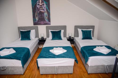 Ένα ή περισσότερα κρεβάτια σε δωμάτιο στο Mini Hotel RiverLux Apartments