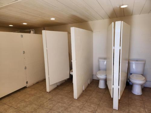 a bathroom with two toilets and two stalls at Double Eagle in Valle