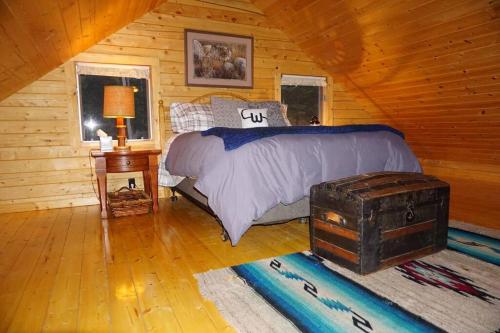 a bedroom with a bed in a log cabin at Beautiful Mountain Cabin near Tetons Yellowstone in Dubois