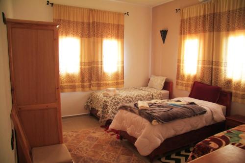 Ein Bett oder Betten in einem Zimmer der Unterkunft Riad Ouinz