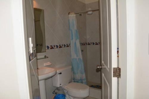 a small bathroom with a toilet and a sink at Casa frente al mar - Internet - SmartTV - Netflix - DirectTV in Tonsupa