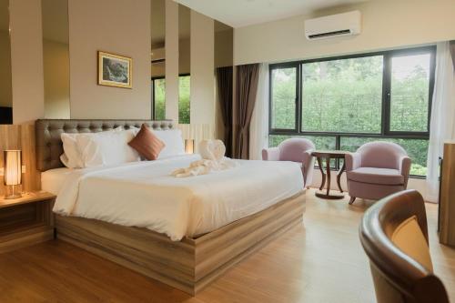 a bedroom with a bed with a teddy bear on it at Sukruethai Hotel Chiang Mai - โรงแรมสุขฤทัย เชียงใหม่ in Chiang Mai