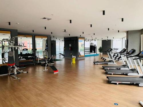 a gym with a bunch of treadms and pilates equipment at Suite Martina 2 Personas Quito in Quito