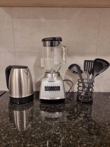 a blender sitting on top of a counter at Suite Martina 2 Personas Quito in Quito