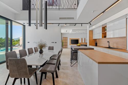 Villa Loma, Brzet, Omiš