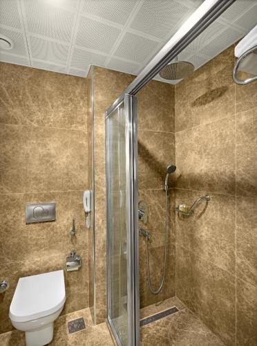 Bilik mandi di The Merlot Hotel Eskisehir