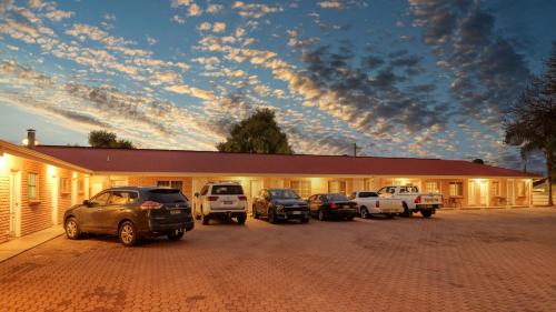 Charles Rasp Motor Inn & Cottages, Broken Hill (updated prices 2025)