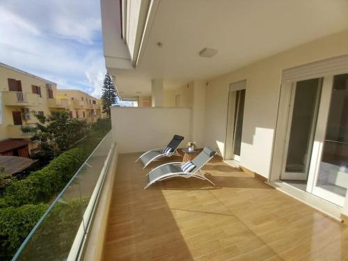 Balcone o terrazza di Luxury home near the Beach private parking space