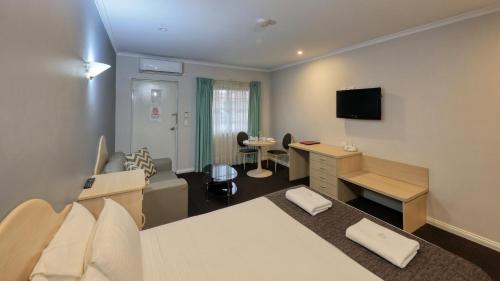 Charles Rasp Motor Inn & Cottages, Broken Hill (updated prices 2025)