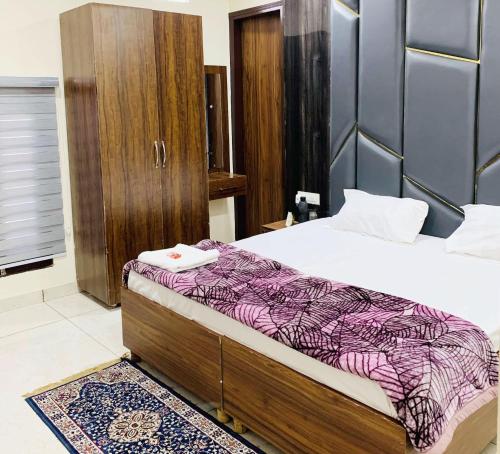 Ảnh trong thư viện ảnh của THE R MOTEL Phagwara City -- Full Privacy & Security -- Family,Corporate,Couples Favorite ở Phagwāra