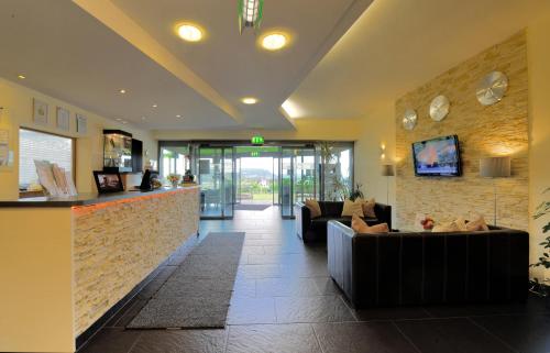 Μια τηλεόραση ή/και κέντρο ψυχαγωγίας στο Ringhotel Haus Oberwinter