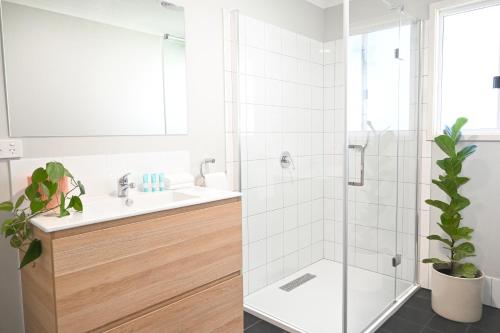 a bathroom with a shower and a sink at Glen Villa Resort in Byron Bay