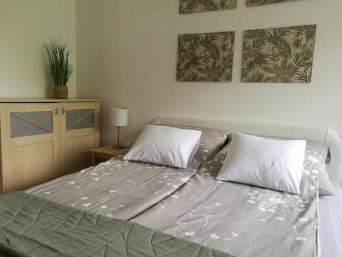 Ένα ή περισσότερα κρεβάτια σε δωμάτιο στο Tower Apartman Kőszeg