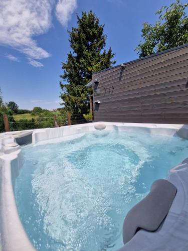 Bazén v ubytování Bényécske Chill & Spa nebo v jeho okolí