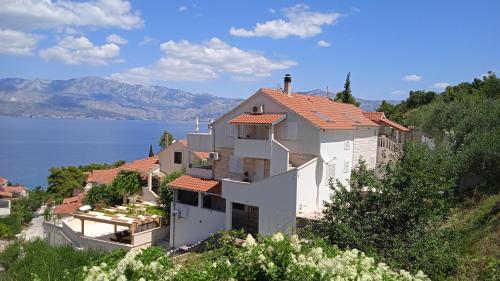 Apartments Postira Brač
