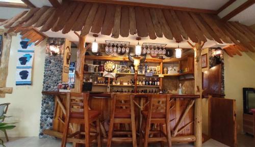 Lounge nebo bar v ubytování The Lalouette Inn