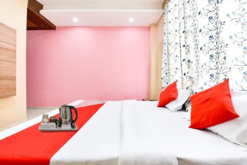 Ліжко або ліжка в номері OYO Flagship 91763 Hotel Midiyan Palace