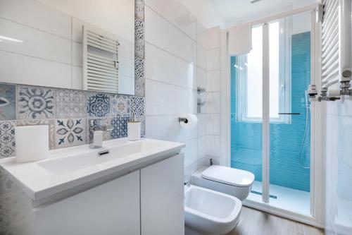 Koupelna v ubytování Prada & Bocconi - Cozy Studio, Fast WiFi, Tram