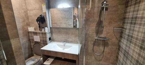 Ένα μπάνιο στο Hôtel Les Brises