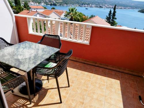 Balkon lub taras w obiekcie Apartments Mira