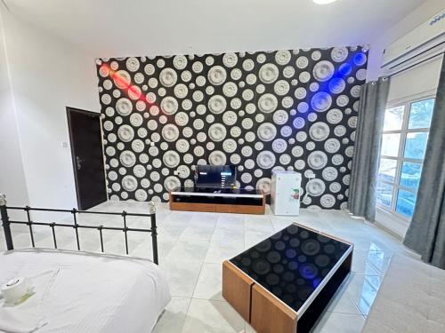 Virtuve vai virtuves zona naktsmītnē Relaxing Private Rooms in Compound Housing near Burj Alarab Villa 124