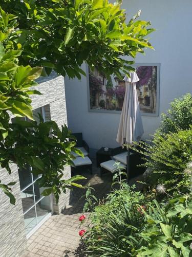 Κήπος έξω από το Gästehaus Geiger 63546 Hammersbach Taunusstrasse 12