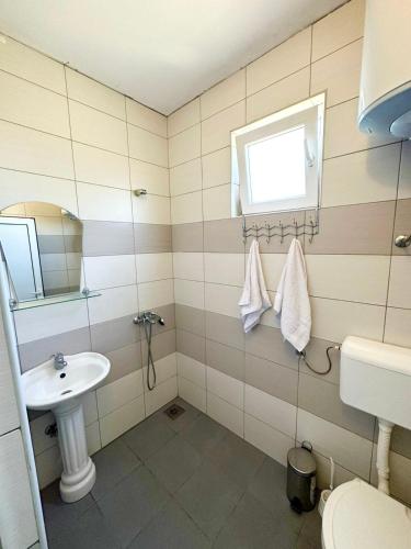 Koupelna v ubytování Apartments Katana
