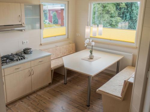 Kuchyň nebo kuchyňský kout v ubytování Holiday Home Erzeberg-4 by Interhome