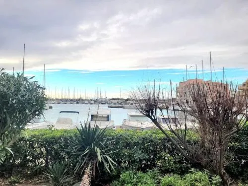 Bel appartement sur le port avec jardin photo 1
