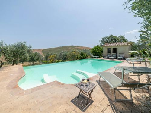 Bazén v ubytování Villa Casa Frati by Interhome nebo v jeho okolí