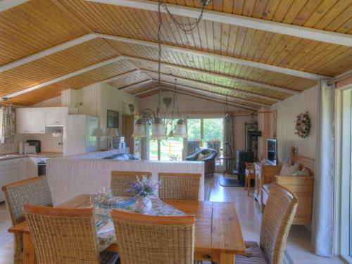 Kuchyň nebo kuchyňský kout v ubytování Holiday Home Wiesenhütte by Interhome