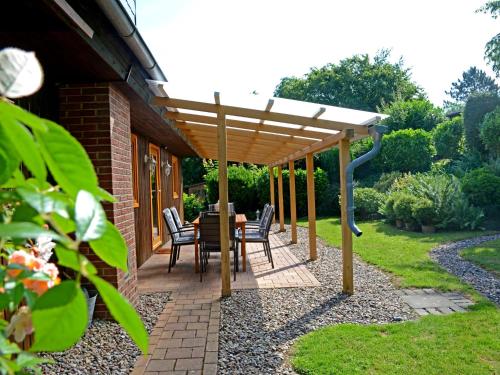 Taman di luar Holiday Home Rosenhütte by Interhome