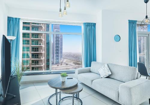 Luxury 1BR Apartment – 1 Min to Burj Khalifa in The Heart of Downtown -The Lofts Tower