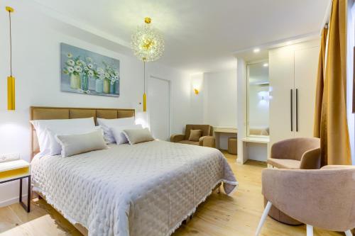 Кровать или кровати в номере Luxury bed & breakfast rooms Irini, in the heart of Split