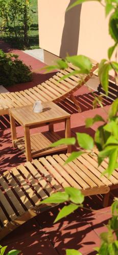 a wooden bench with a computer mouse sitting on it at Apartman Urban Nature in Otočac