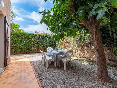 Holiday Home Hameau des Tamarins-2 by Interhome