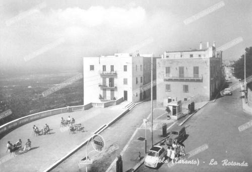 a black and white photo of a street with a building at DIMORA STORICA ALLA ROTONDA in Mottola
