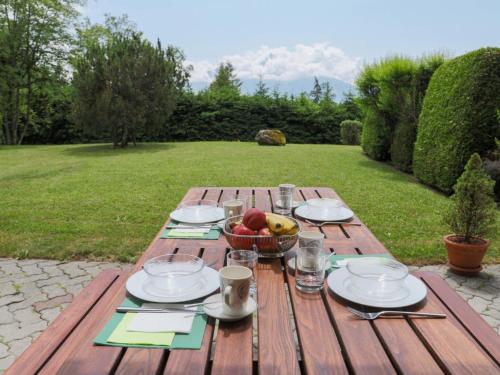 Jardín al aire libre en Apartment Chantebrise A1 by Interhome