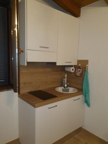 Η κουζίνα ή μικρή κουζίνα στο La Casa di Bach