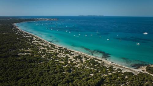 an aerial view of a beach with boats in the water at Cantó de Marina- Adults Only in Campos