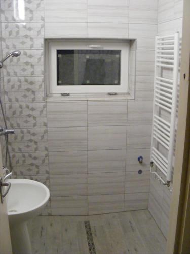 a bathroom with a sink and a window at Prima Pihenő in Miskolctapolca
