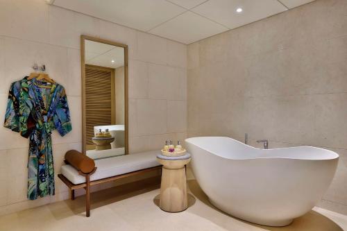 Koupelna v ubytování Mango House Seychelles, LXR Hotels & Resorts