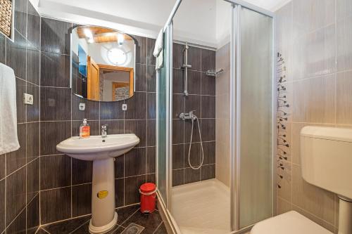 a bathroom with a sink and a shower at Villa Laura - Orihi in Barban