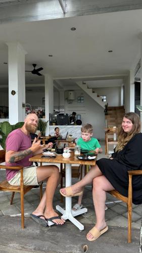 Gosti u objektu Kenan Cottage