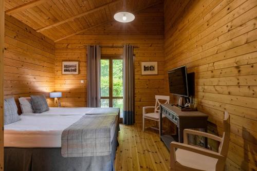 Postel nebo postele na pokoji v ubytování Jabłoń Lake Resort