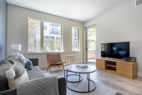 Φωτογραφία από το άλμπουμ του Mountain View 2br w gym spa nr tech companies SFO-1429 σε Los Altos